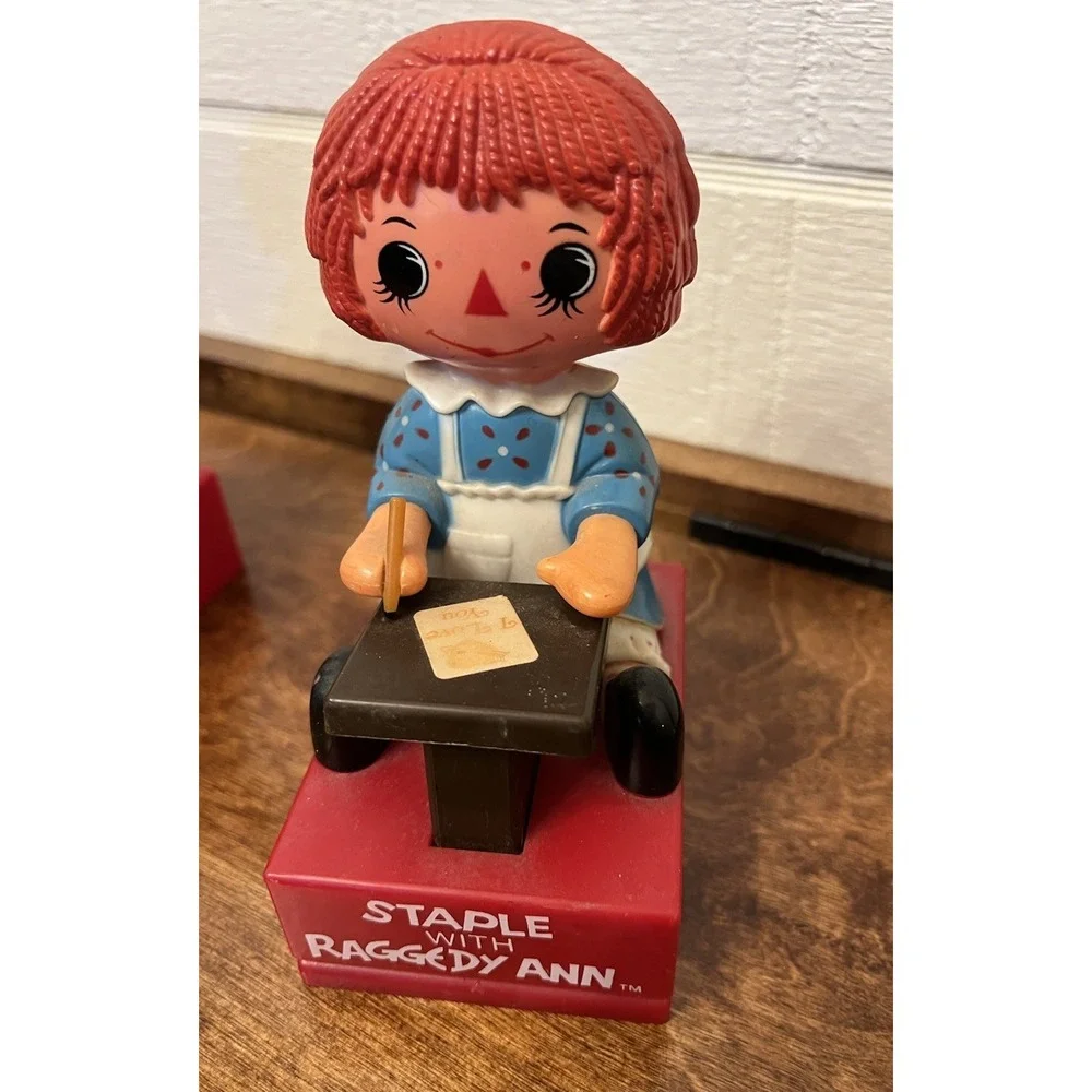 Vintage 1975 Raggedy Ann & Andy Desk Set Calendar Stapler Pencil Sharpener